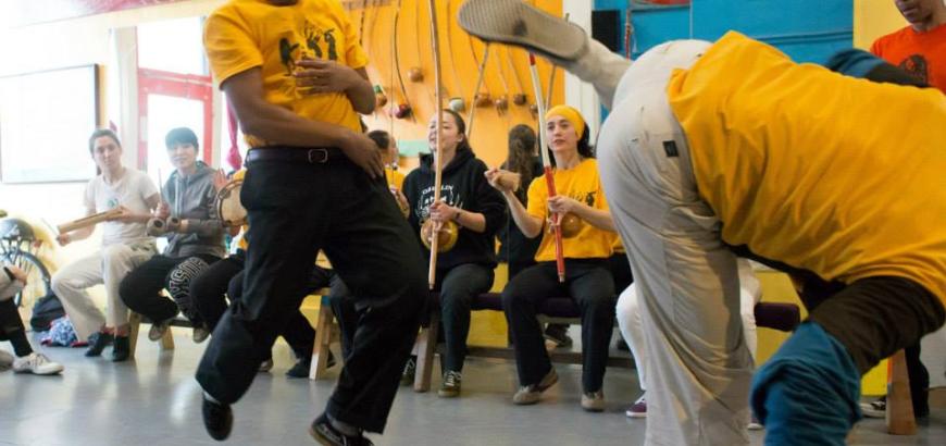 Silvio jumps dodging a capoeira kick